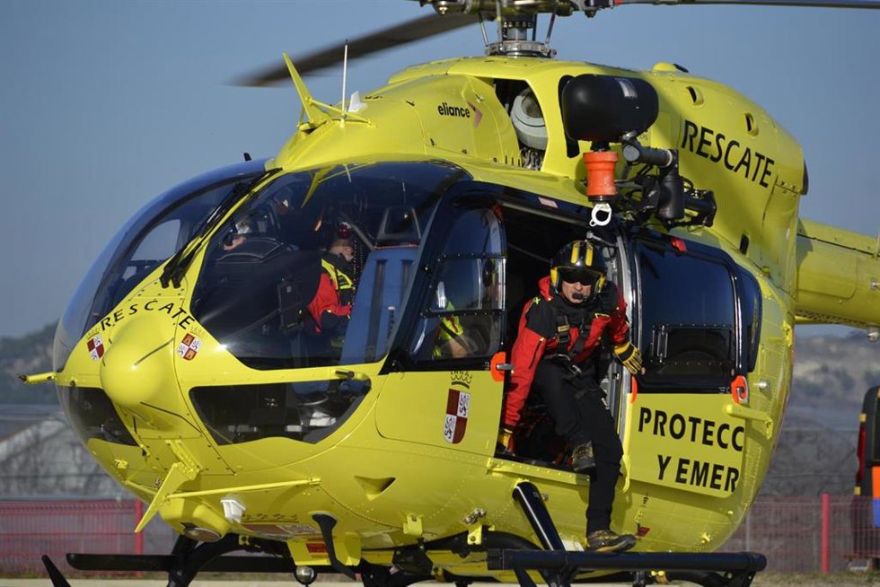 Archivo - Helicóptero del Grupo de Rescate de la Junta.