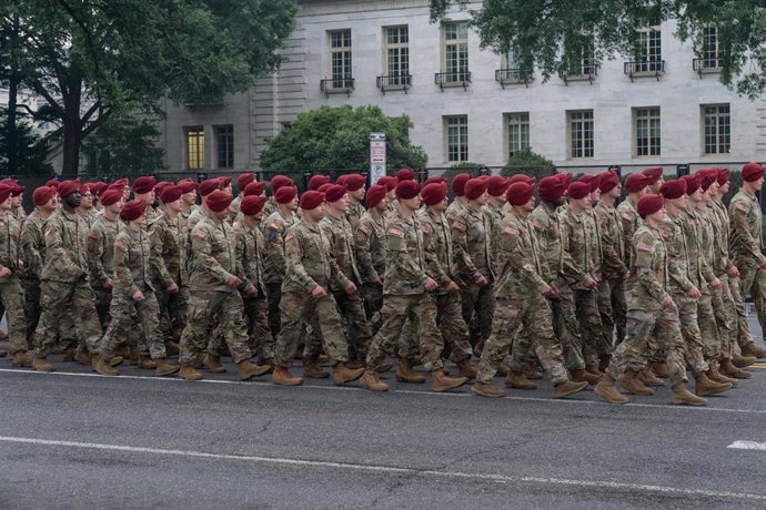 Archivo - Imagen de archivo de un desfile militar en EEUU