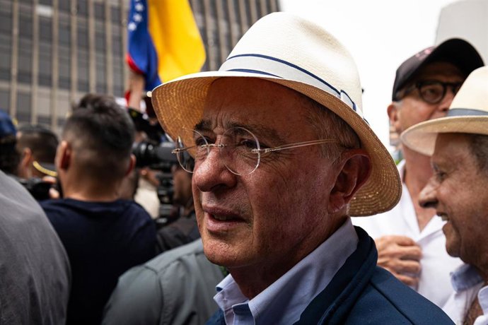 Archivo - El expresidente de Colombia Álvaro Uribe