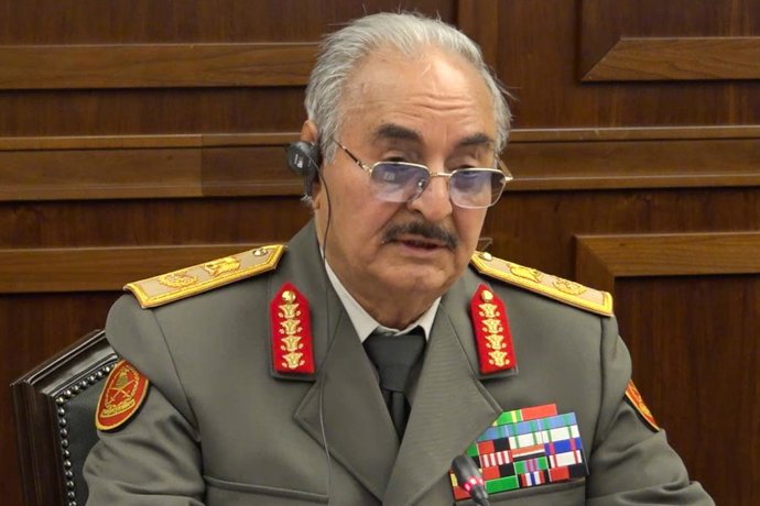 Archivo - RUSSIA, MOSCOW - MAY 11, 2025: Khalifa Haftar, commander of the Libyan National Army, looks on during a meeting with Russia's Defence Minister Andrei Belousov. Video grab. Best quality available