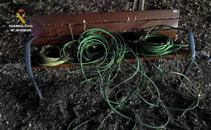 Cable intervenido durante la detención por la Guardia Civil.