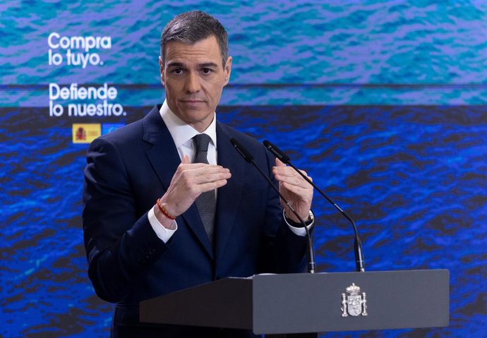 Archivo - El presidente del Gobierno, Pedro Sánchez, durante una rueda de prensa, en el Complejo de La Moncloa, a 3 de abril de 2025, en Madrid (España). Sánchez comparece, tras haberse reunido con representantes del sector productivo e industrial, para t