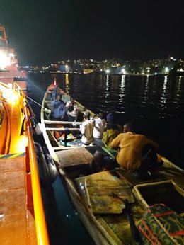 Cayuco localizado en aguas próximas a Arguineguín, en Mogán (Gran Canaria)