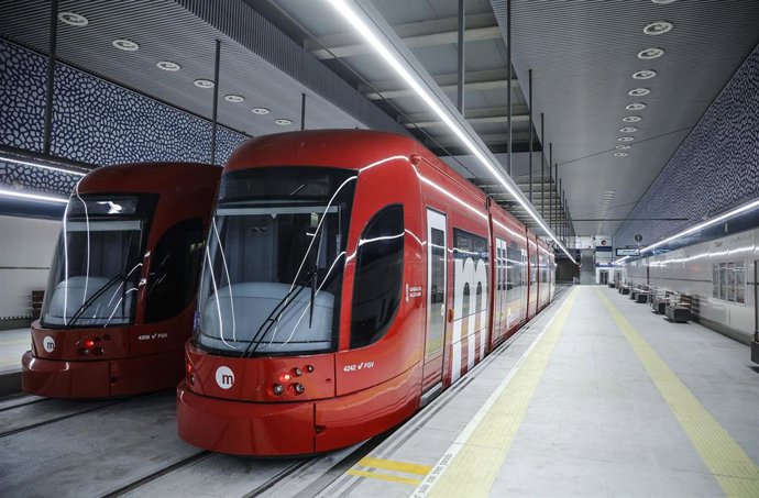 Archivo - Dos vagones de la Línea 10 de Metrovalencia, a 17 de mayo de 2022, en Valencia