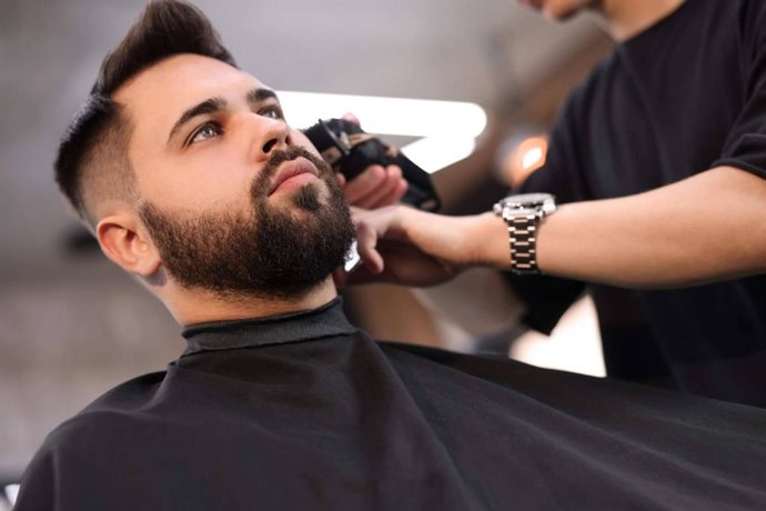 His Barbería presenta las tendencias de verano en cortes de cabello y barbas para caballeros.