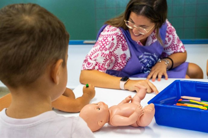 Servicio municipal de apoyo a los estudiantes de tres años.