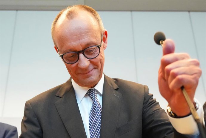 Archivo - 25 February 2025, Berlin: Friedrich Merz, Christian Democratic Union of Germany Federal Chairman and CDU/Christian Social Union in Bavaria (CSU)parliamentary group leader in the Bundestag, speaks at the constituent meeting of the new CDU/CSU par