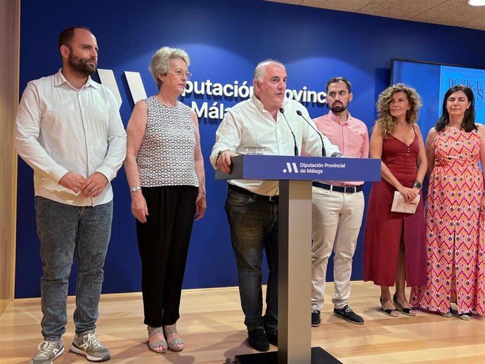 El vicepresidente provincial Manuel Marmolejo, junto al alcalde de Teba, Cristóbal Corral, entre otros.