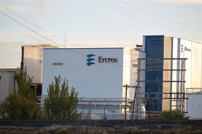 Archivo - Fachada de la sede de Ercros, en Aranjuez, Madrid (España)