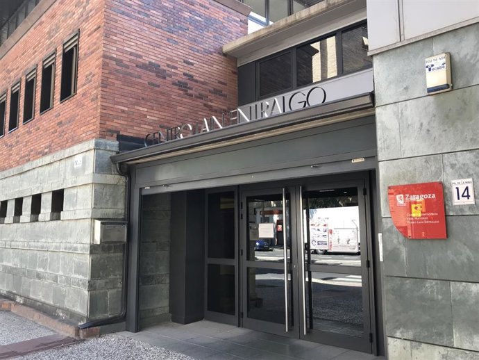 Archivo - Fachada del centro de convivencia de personas mayores Laín Entralgo de Zaragoza