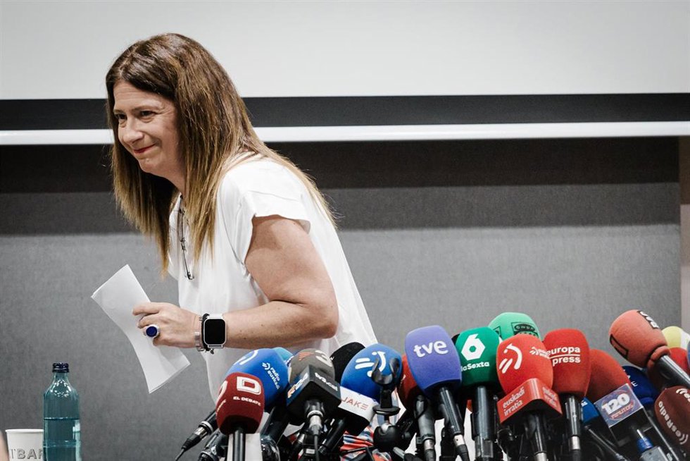 Archivo - La exmilitante socialista Leire Díez sale de una rueda de prensa, en el Hotel Novotel, a 4 de junio de 2025, en Madrid  (España). 