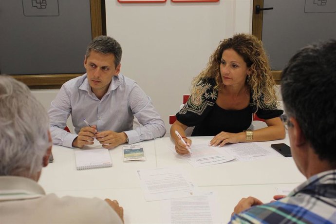 La portavoz del PSOE de Cantabria, Ainoa Quiñones, y el del grupo parlamentario socialista, Mario Iglesias, se reúnen con los secretarios generales de los socialistas en Castañeda, Piélagos y Santa María de Cayón, sobre el vertedero de amianto