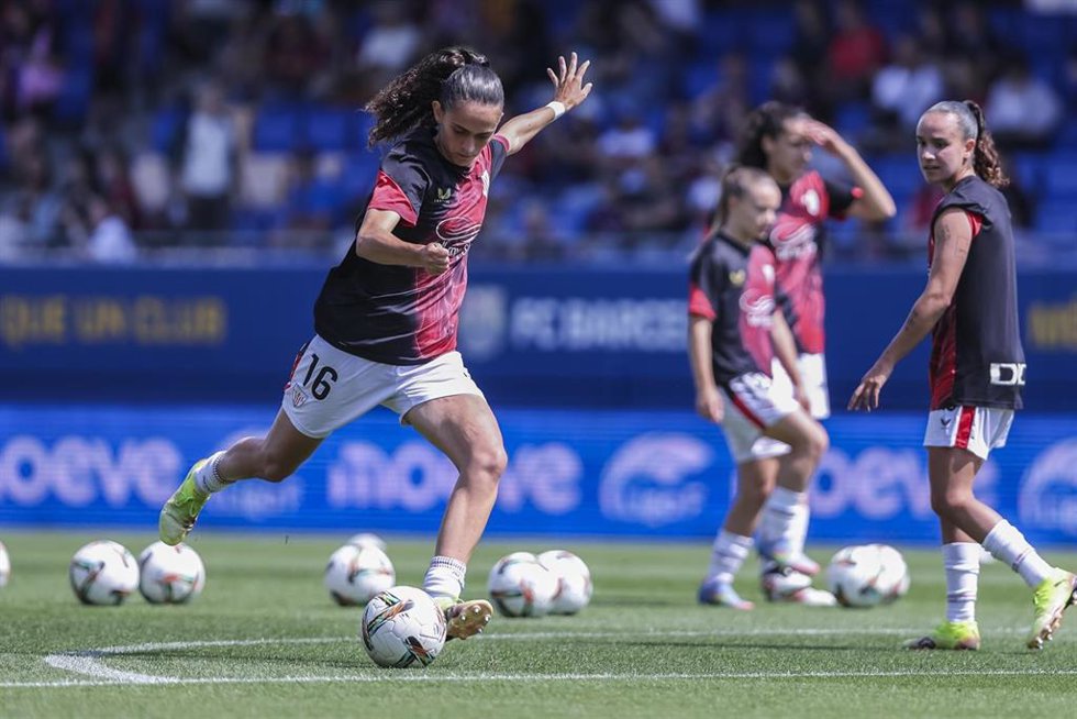 Archivo - Maite Zubieta, jugadora del Athletic Club, durante un calentamiento antes de enfrentarse al Bara en la Liga F.