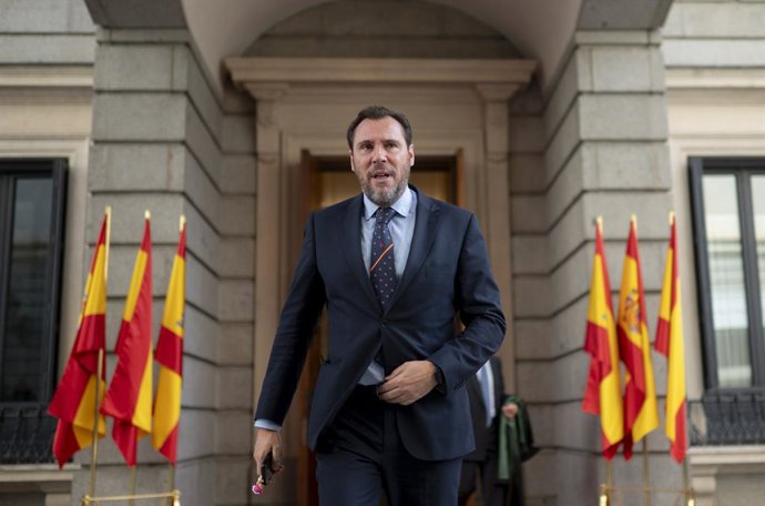 Archivo - Arquivo - O Ministro dos Transportes e Mobilidade Sustentável, Óscar Puente, após o ato institucional do Dia da Constituição, no Congresso dos Deputados, em 6 de dezembro de 2024, em Madri (Espanha). As Cortes Gerais comemoram o 46º aniversário 