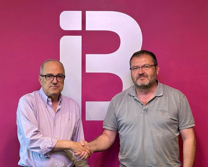 El director general de IB3, Josep Codony, y el presidente de la OCB, Antoni Llabrés.