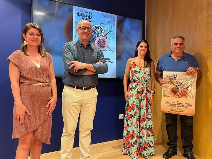 El vicepresidente provincial y diputado de Cultura de la Diputación de Málaga, Manuel López Mestanza; el alcalde de Frigiliana, Alejandro Herrero; la concejala de Cultura, Carmen Cerezo, y la coordinadora artística del festival, Ana Ariza.