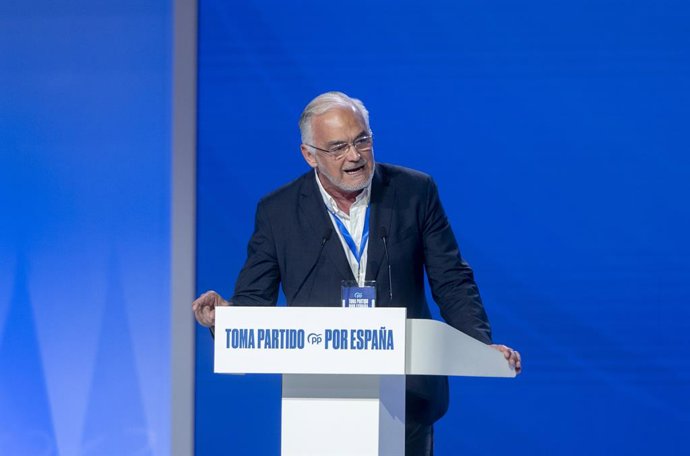 Archivo - Arquivo - O secretário-geral adjunto para Assuntos Institucionais do Partido Popular, Esteban González Pons, discursa durante o segundo dia do 21º Congresso Nacional do Partido Popular, em 5 de julho de 2025, em Madri (Espanha). Com o slogan 'To