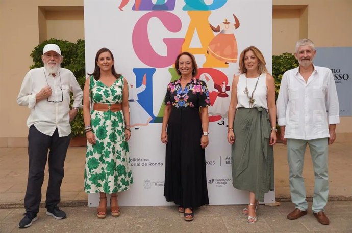 La diputada provincial María del Carmen Martínez; la alcaldesa de Ronda, María de la Paz Fernández, y representantes de Asociación Abul-Beka y de la Fundación Unicaja.