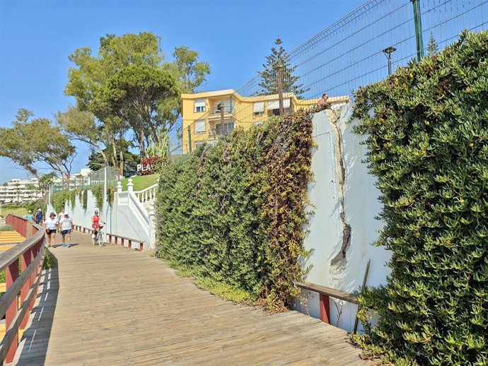 Estepona licita obras para la reparar el tramo de corredor litoral de playa Bella afectado por los temporales