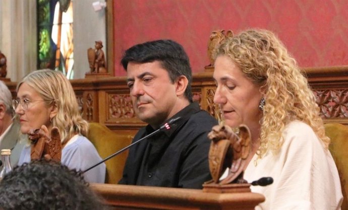 La portavoz de MÉS per Mallorca en el Consell de Mallorca, Catalina Inés Perelló, interviene en el pleno.