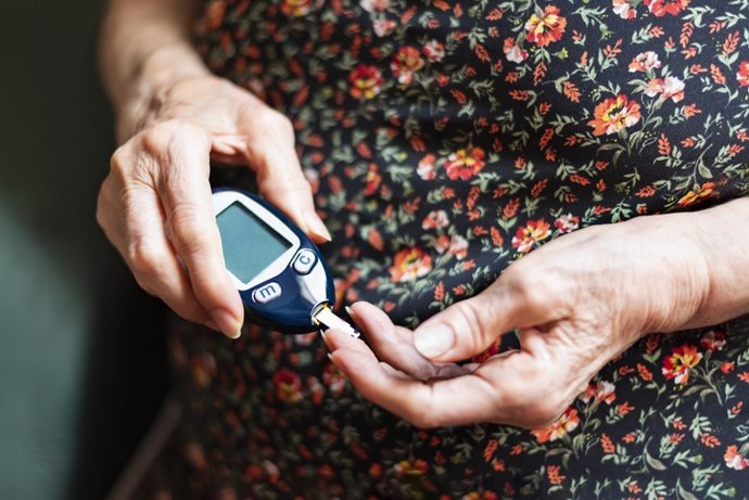 Archivo - Mujer mayor con diabetes.