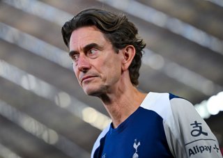 07 August 2025, Bavaria, Munich: Tottenham Hotspur coach Thomas Frank arrives for a Friendlies soccer match between FC Bayern Munich and Tottenham Hotspur at the Allianz Arena. Photo: Sven Hoppe/dpa