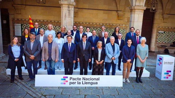 La firma del Pacte per la Llengua el pasado 13 de mayo