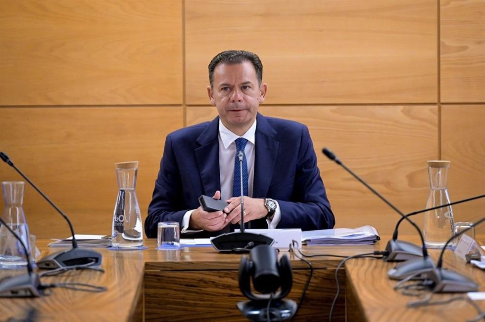 El primer ministro de Portugal, Luís Montenegro, durante una reunión para evaluar la gestión de los incendios forestales