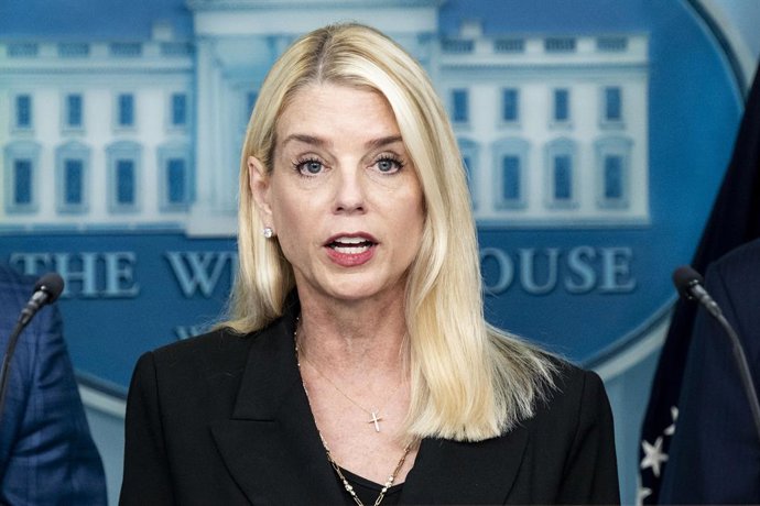 11 de agosto de 2025, Washington, Distrito de Columbia, EUA: Procuradora-geral dos EUA, PAM BONDI, falando em uma coletiva de imprensa na Sala de Imprensa da Casa Branca, em Washington, D.C.