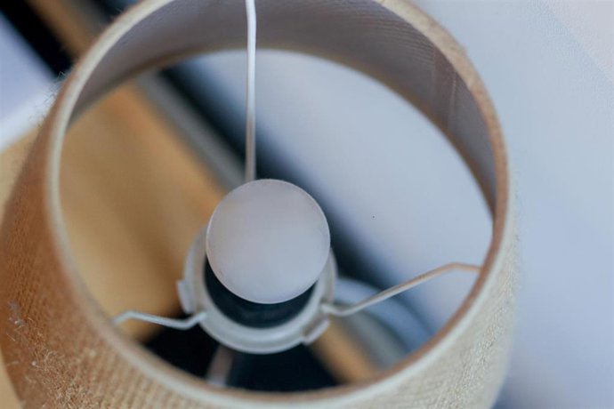 Archivo - El precio dela electricidad, uno de los que más ha subido en el mes de julio.