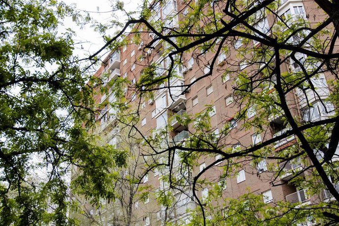 Archivo - Un edificio del distrito de Arganzuela, en Madrid (España)