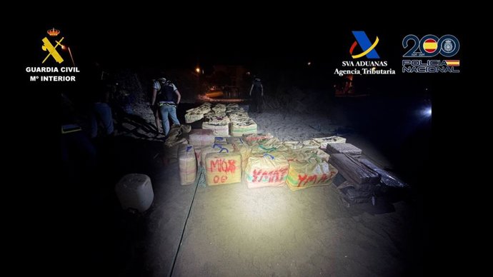 Intervención de 1.660 kilos de hachís en dos embarcaciones en el Caño Canela (Huelva).