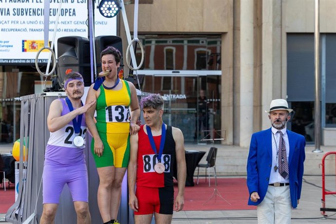 Escena de '¡Olympics!', un espectáculo coproducido por Nacho Vilar e Yllana