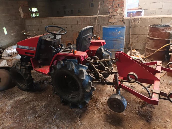 El tractor robado en Añora (Córdoba) y recuperado por la Guardia Civil en la provincia de Ávila.