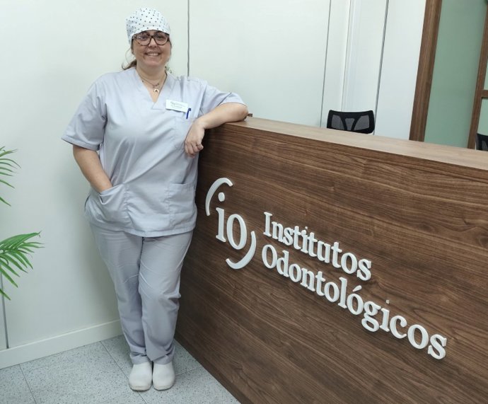La Dra. Ana Rodríguez es odontóloga general en la clínica de Institutos Odontológicos en Valencia