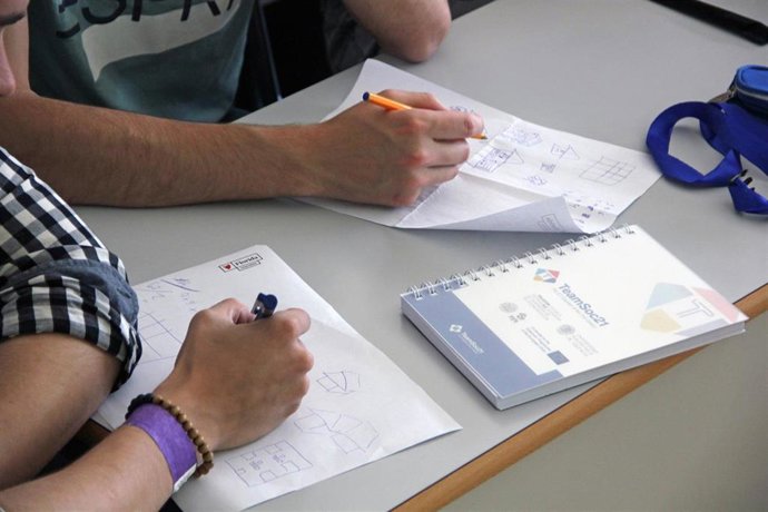 Archivo - Imagen de archivo de estudiantes