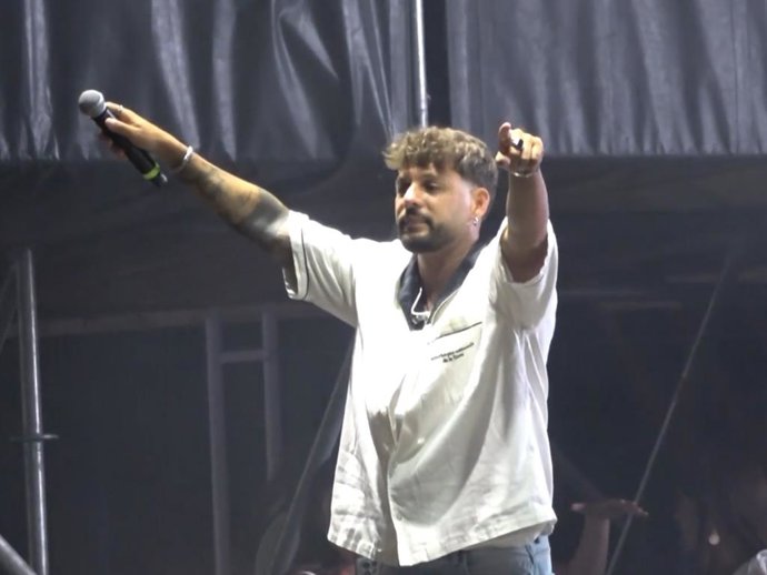 Álvaro García vuela solo en Madrid tras la reciente polémica familiar de Gloria Camila