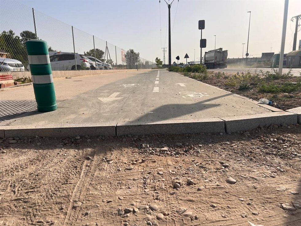 El PSOE de Valladolid denuncia inseguridad y tramos incompletos en el carril bici del Camino Viejo de Simancas .