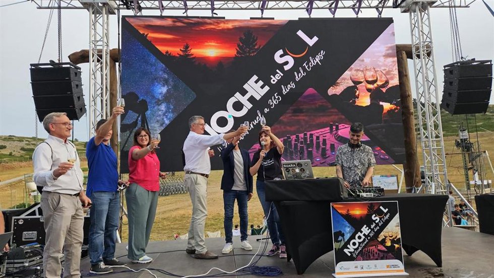 Brindis en la 'Noche del Sol'.