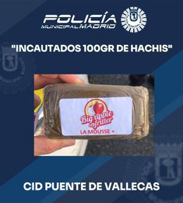 Detenido al ser sorprendido con 100 gramos de hachís en Puente de Vallecas tras saltarse un semáforo en rojo