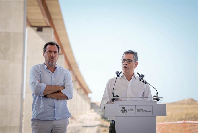 El ministro de la Presidencia, Justicia y Relaciones con las Cortes, Félix Bolaños, durante la rueda de prensa en Almería.