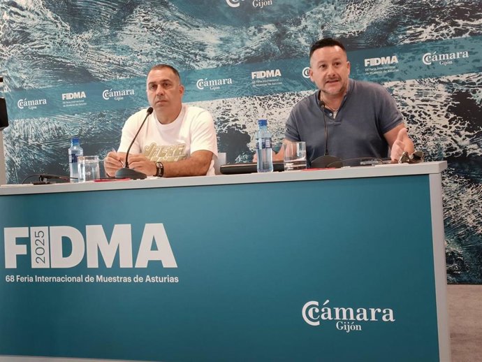Rueda de prensa del secretario general de UGT de Asturias, Javier Fernández Lanero (dcha), junto al secretario general del sindicato en Gijón, Juanjo Iglesias, en la 68 Feria de Muestras de Asturias, en el recinto ferial gijonés 'Luis Adaro'.