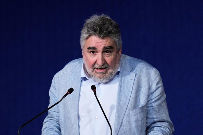 Jose Manuel Rodriguez Uribes, Presidente do Conselho Superior de Esportes CSD, assiste à apresentação oficial da Seleção Espanhola de Basquete Masculino para o Eurobasket na sede da Endesa em 29 de julho de 2025, em Madri, Espanha.