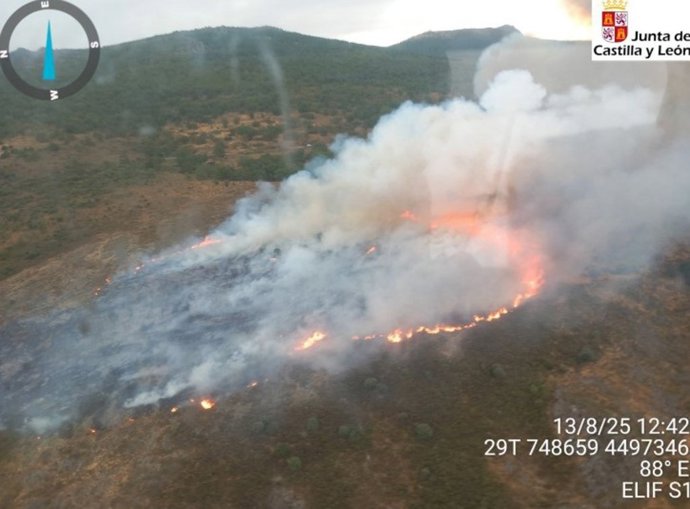 Imagend el incendio en La Bastida (Salamanca)