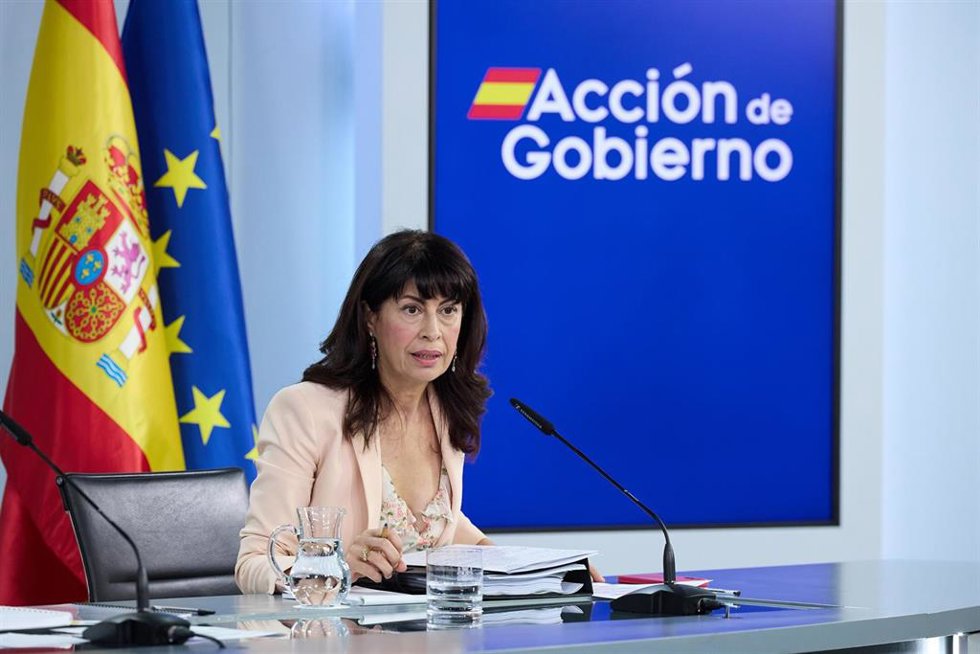 La ministra de Igualdad, Ana Redondo, durante una rueda de prensa tras el Consejo de Ministros, en el Palacio de la Moncloa, a 22 de julio de 2025, en Madrid (España).