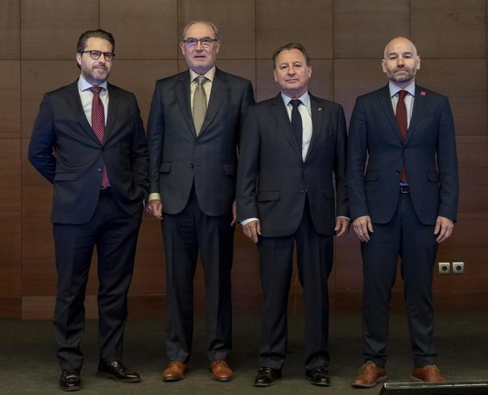 Foto de izquierda a derecha: Miguel Nicolás Prior, Vicente Nomdedeu Lluesma, Ismael García Peris, y Alberto Echavarría.