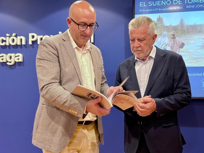 El vicepresidente de Cultura de la Diputación, Manuel López Mestanza, junto al presidente de la SEAP, José María Ruiz Povedano