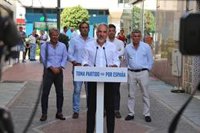 Bendodo critica el "silencio cómplice del PSOE ante la trama de afiliaciones fantasma en Estepona"