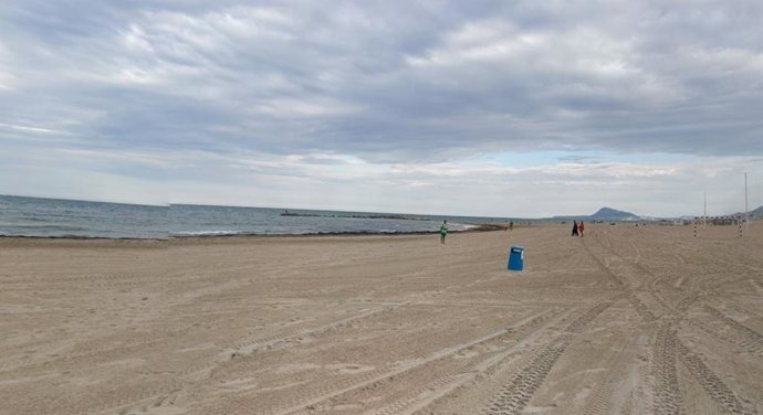 Archivo - Playa de Oliva (Valencia)