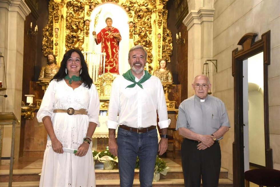 El presidente del Gobierno de Aragón, Jorge Azcón, ha visitado las Fiestas de San Lorenzo junto a la alcaldesa de Huesca, Lorena Orduna.